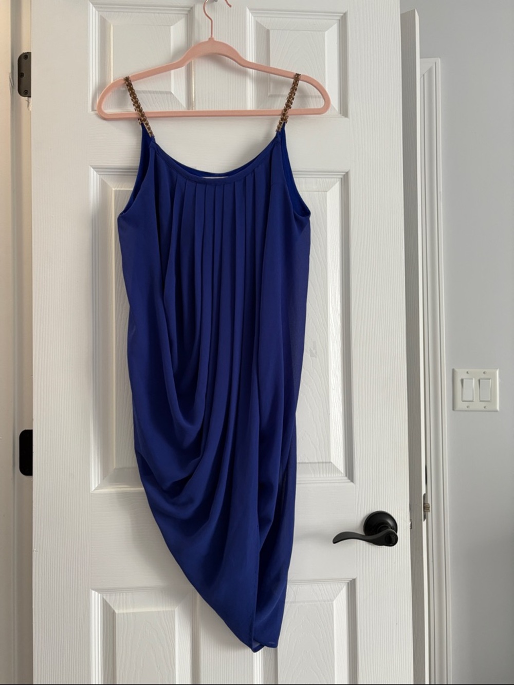 Elegant purple dress with middle slit gold metal stripes